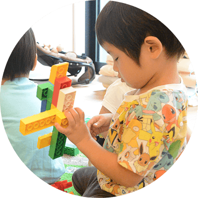 室内遊び・順次降園のフキダシアイコン